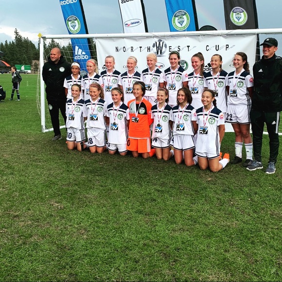 Meet your Posher, Hayleigh - Picture 3 of 4